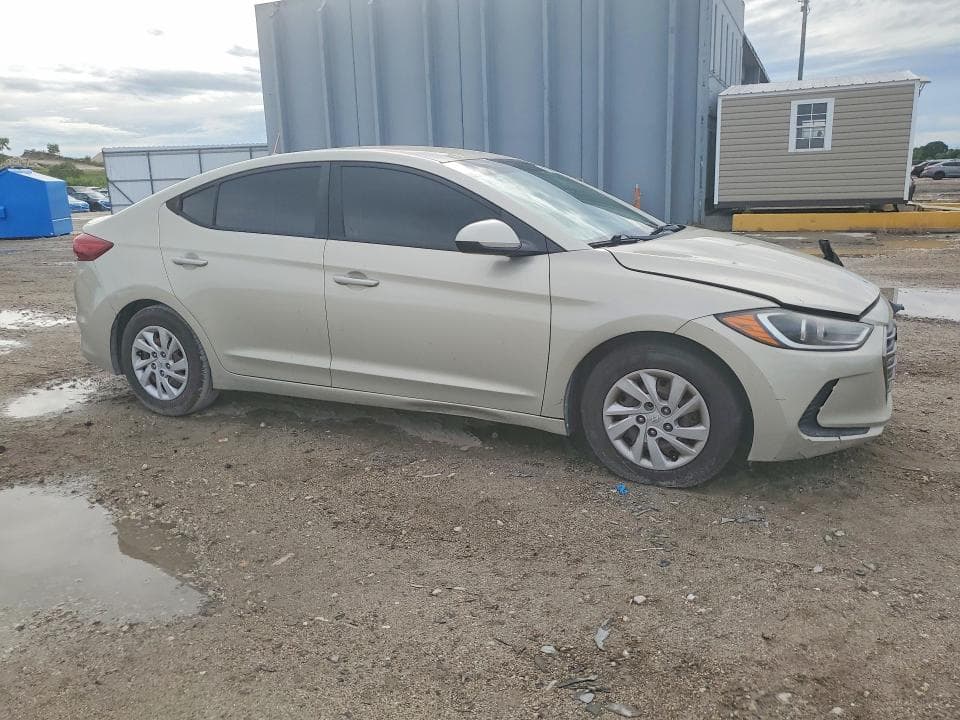 2017 HYUNDAI ELANTRA SE 4