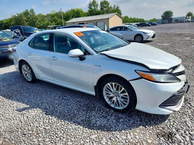 2020 TOYOTA CAMRY XLE 4