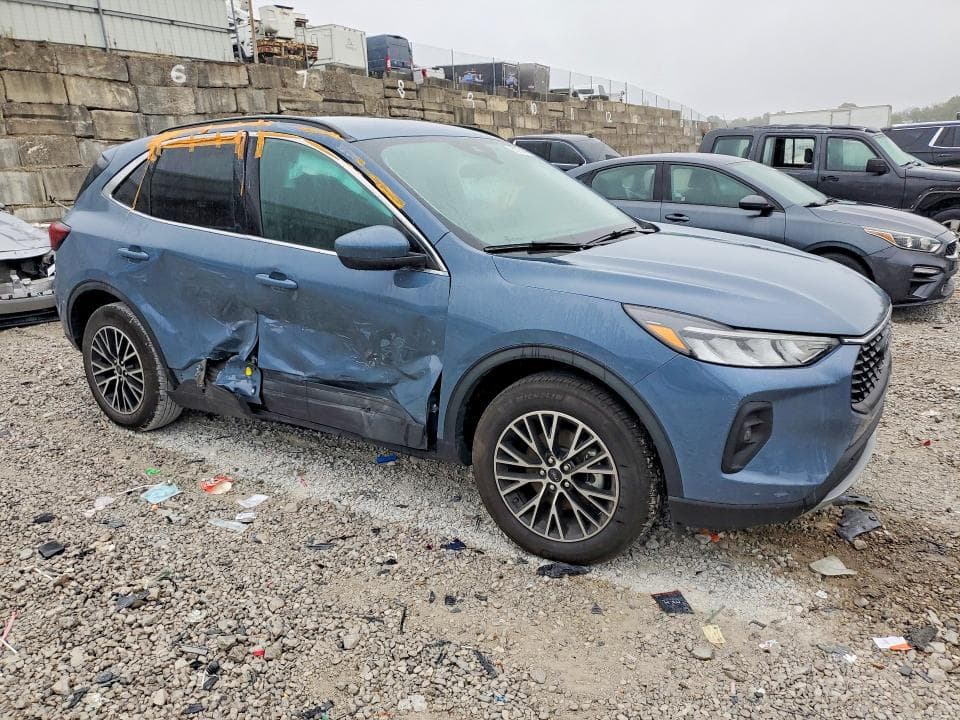 2025 FORD ESCAPE 4