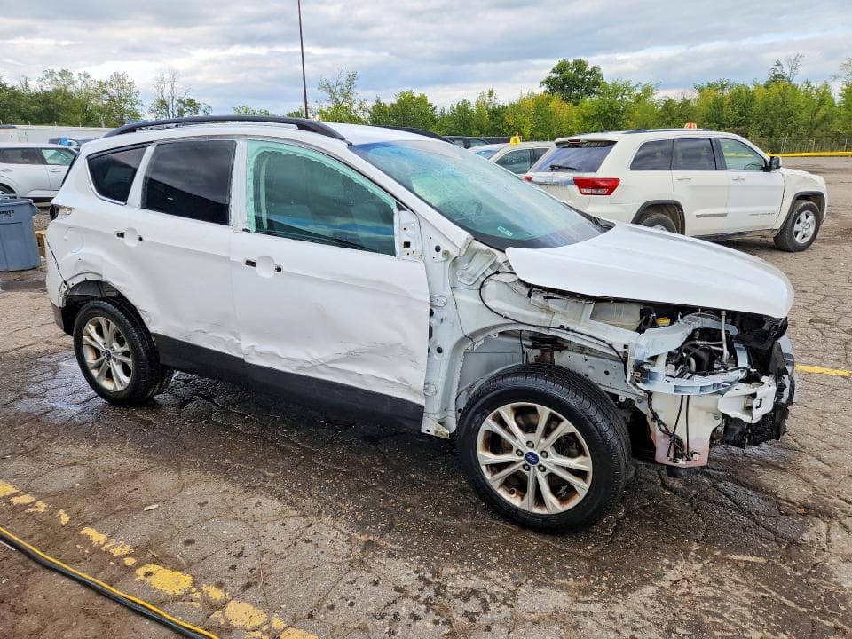 2017 FORD ESCAPE SE 4