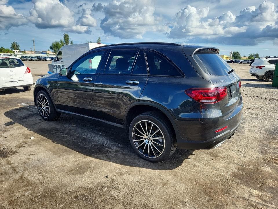 2021 MERCEDES-BENZ GLC 300 2