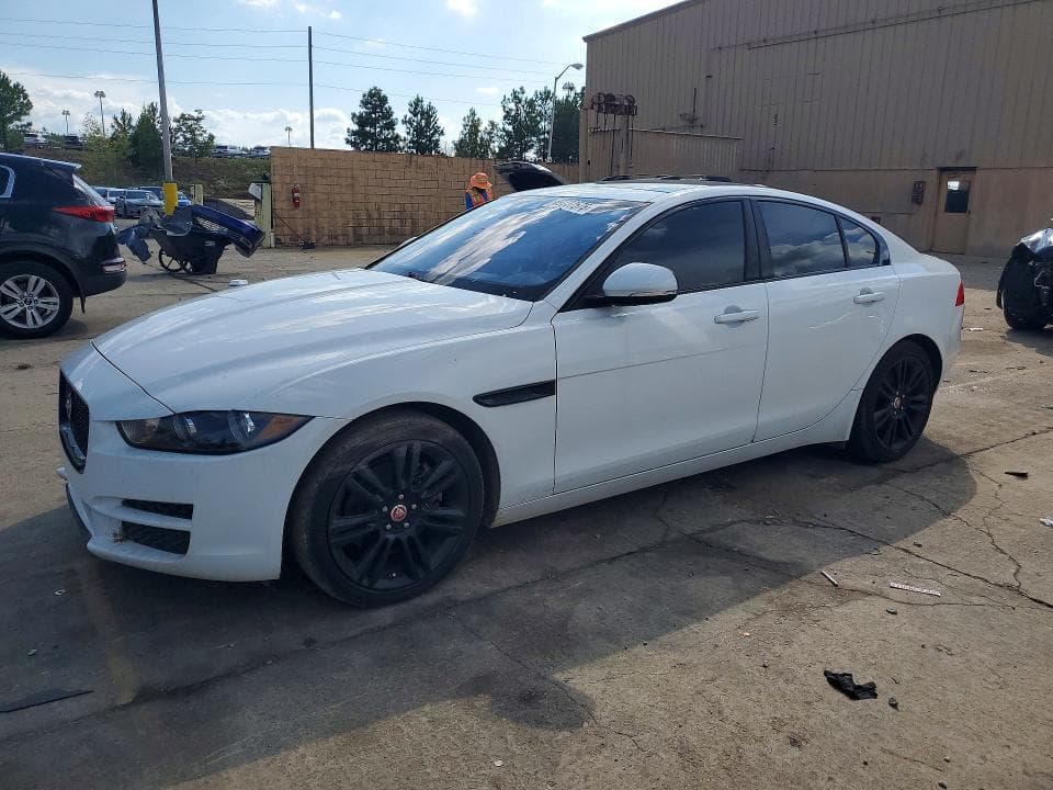 2017 JAGUAR XE PRESTIGE - 1