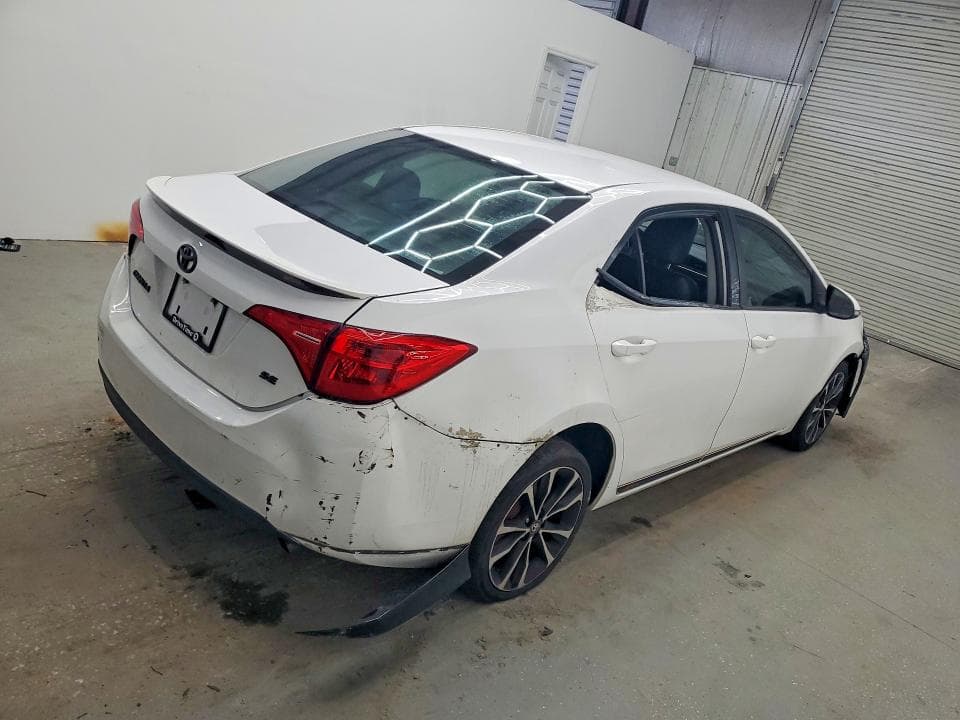 2017 TOYOTA COROLLA SE 3