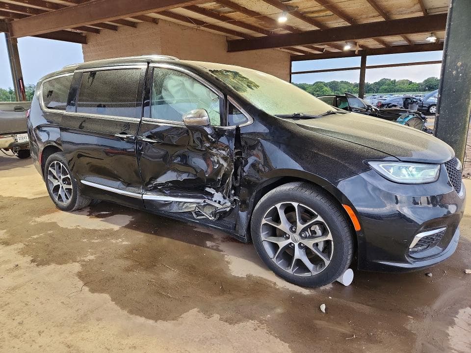 2021 CHRYSLER PACIFICA LIMITED 4