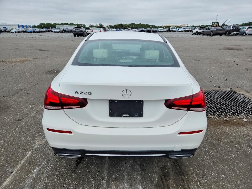 2019 MERCEDES-BENZ A 220 6