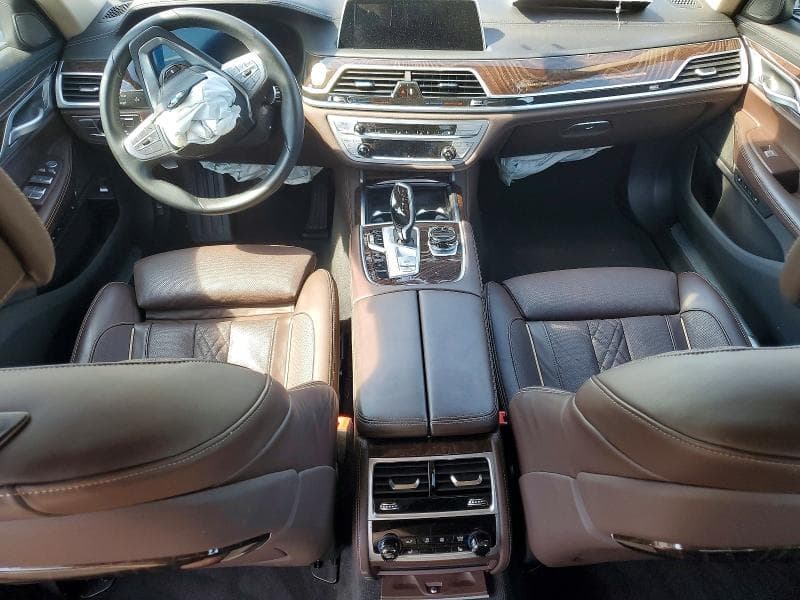 2022 BMW 750 XI 8