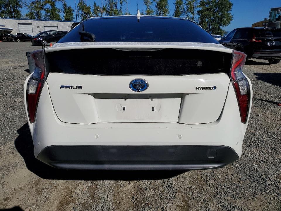 2018 TOYOTA PRIUS THREE 6