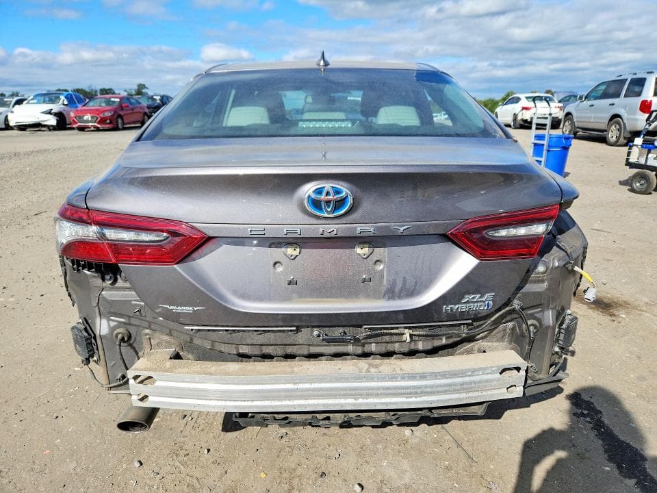 2021 TOYOTA CAMRY XLE 6