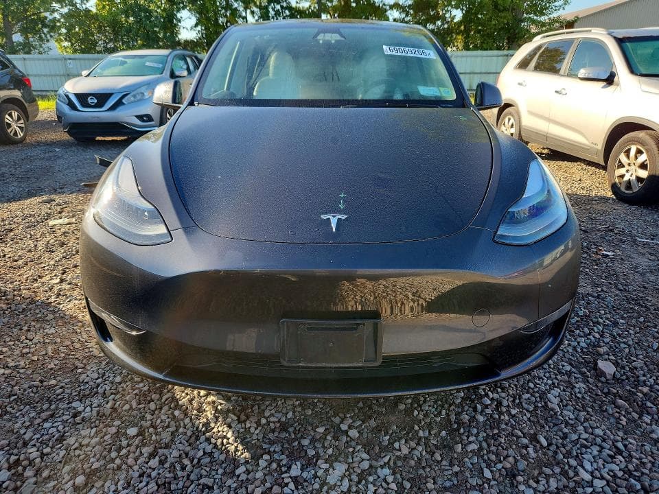 2024 TESLA MODEL Y 5
