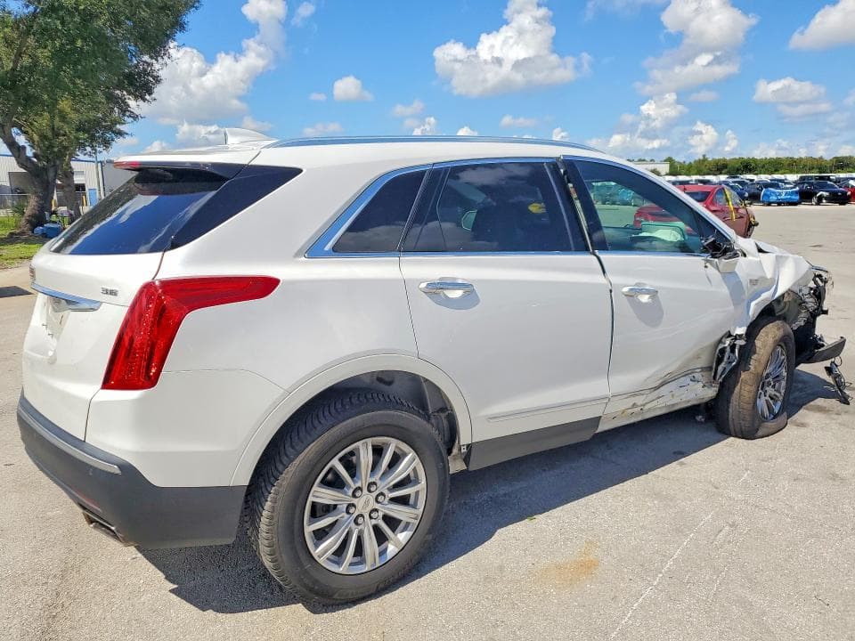 2018 CADILLAC XT5 3