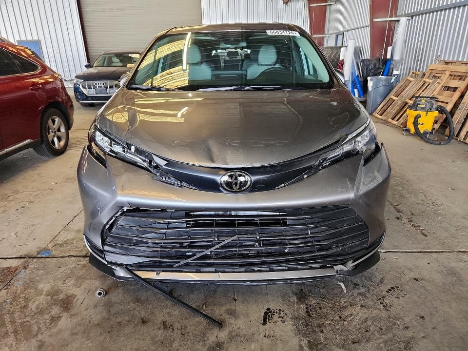 2026 TOYOTA SIENNA LE 5