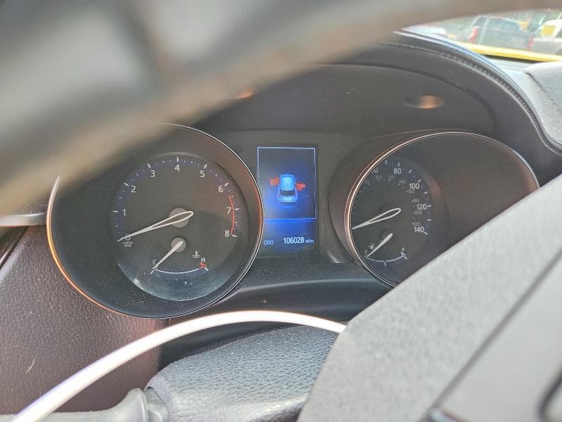 2018 TOYOTA C-HR XLE 9