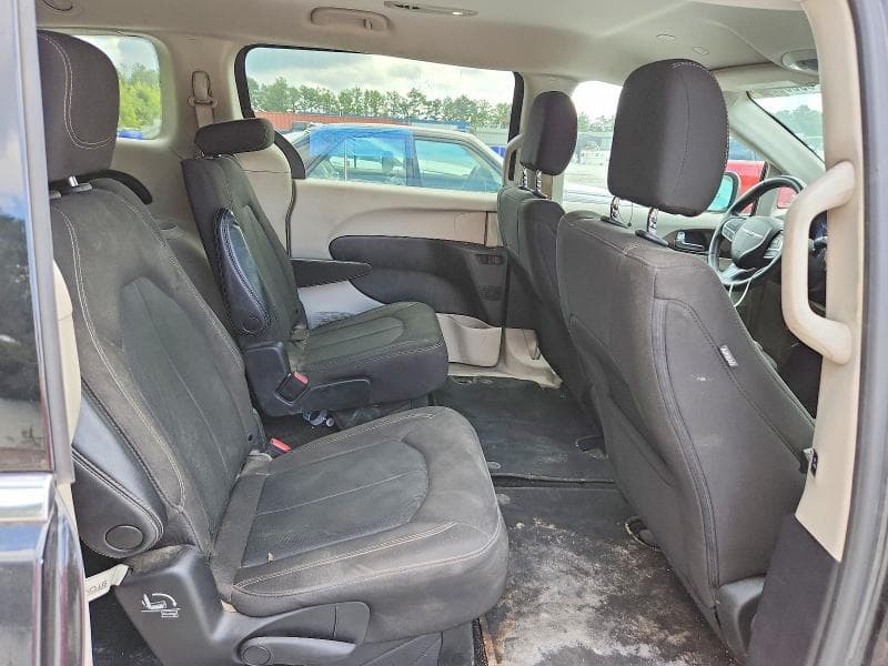 2022 CHRYSLER VOYAGER LX 11