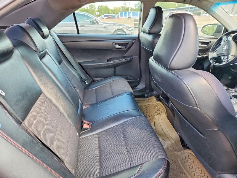 2017 TOYOTA CAMRY SE 10