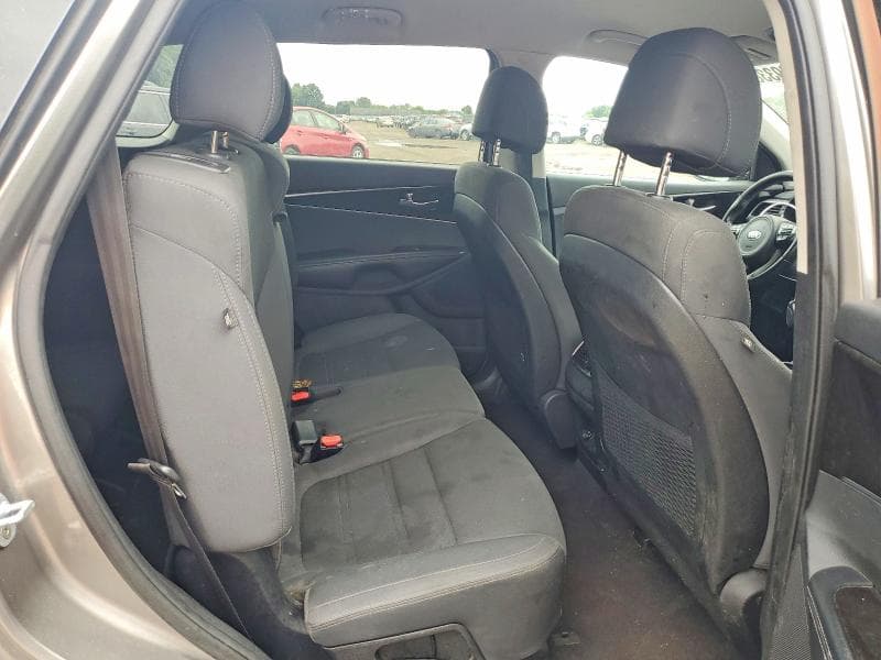 2017 KIA SORENTO LX 11