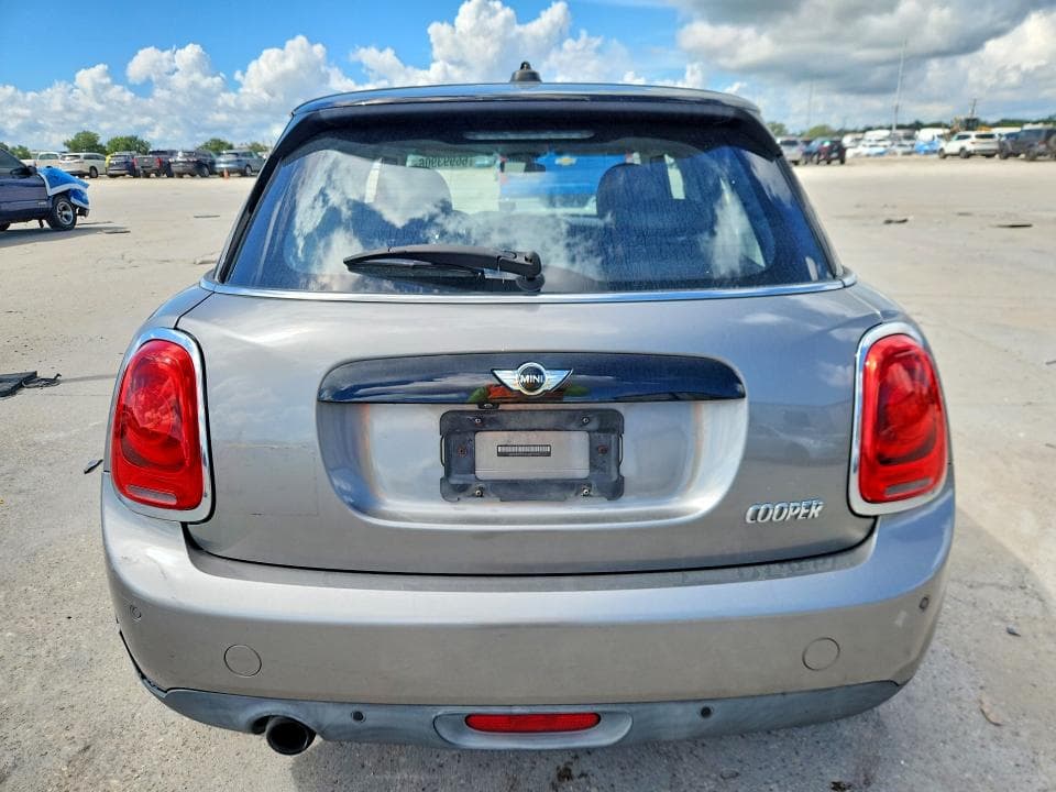 2018 MINI COOPER 6