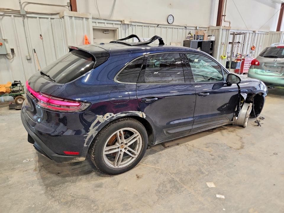 2023 PORSCHE MACAN BASE 3