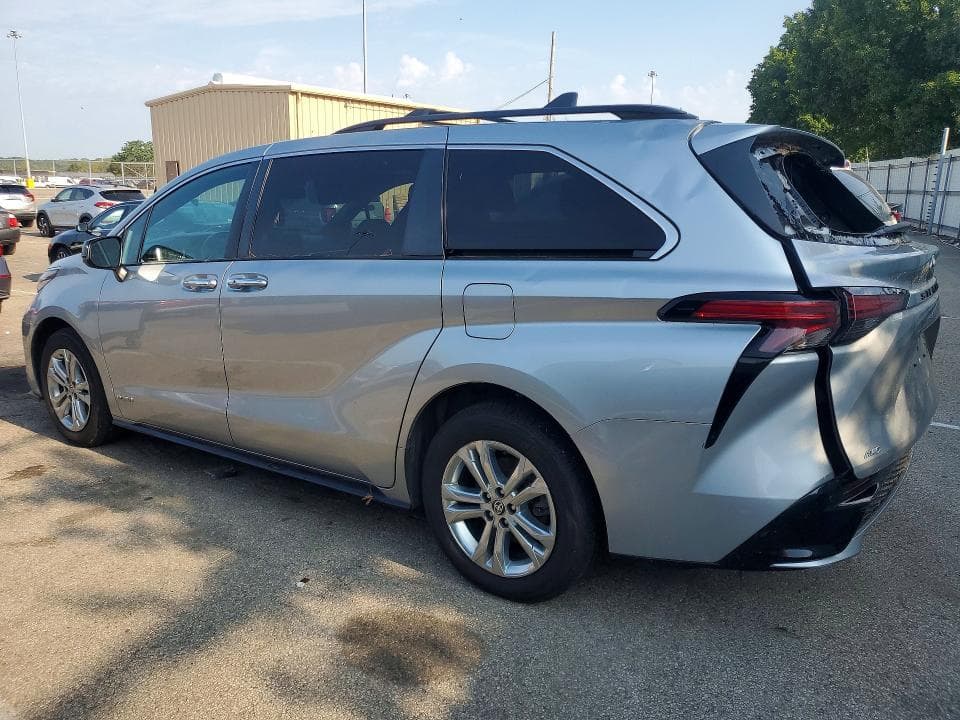 2021 TOYOTA SIENNA XSE 2
