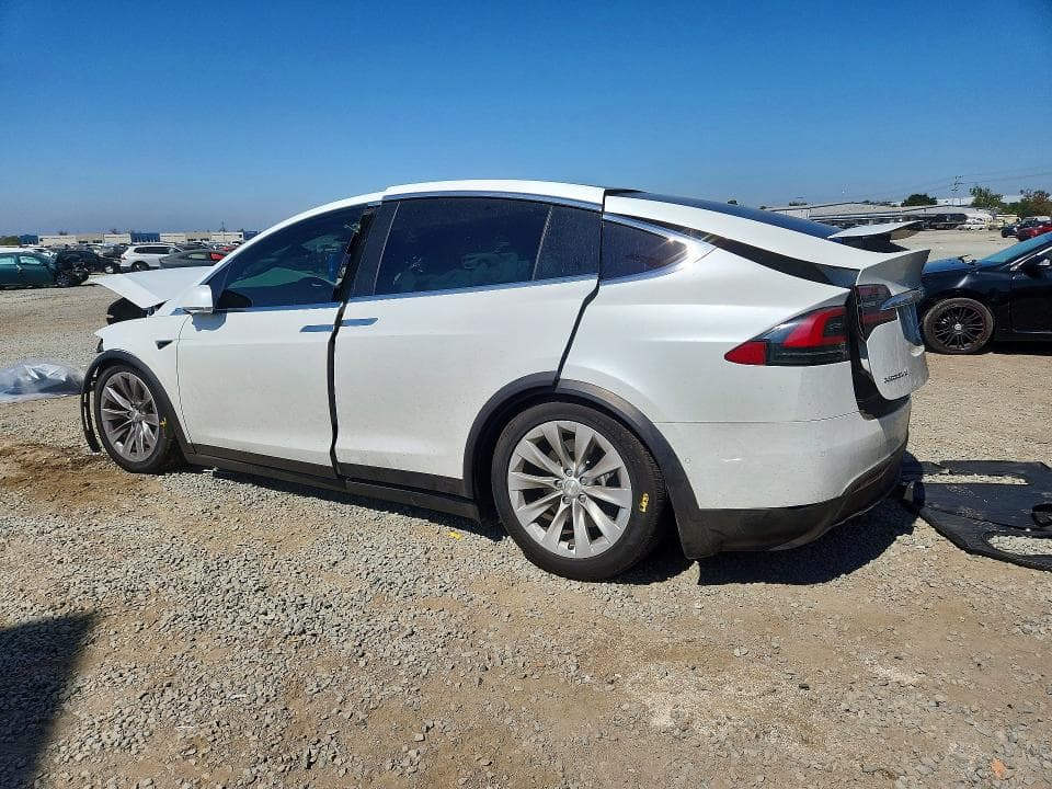 2018 TESLA MODEL X 2