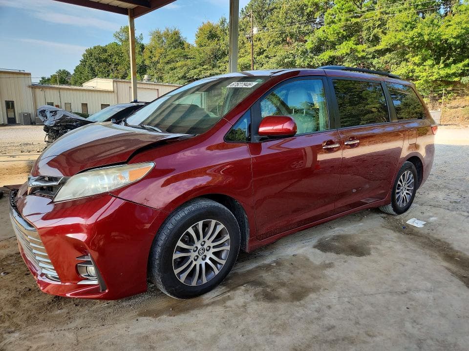 2018 TOYOTA SIENNA XLE 8-PASSENGER