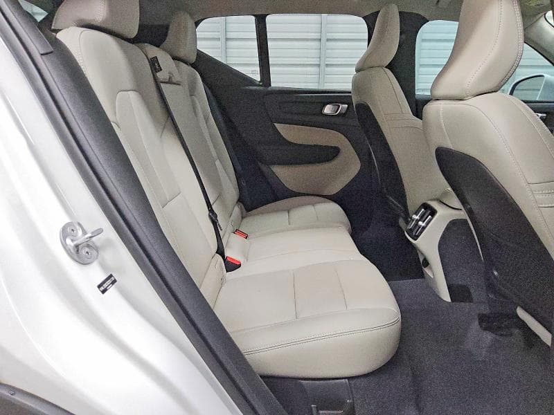 2025 VOLVO XC40 PLUS 10
