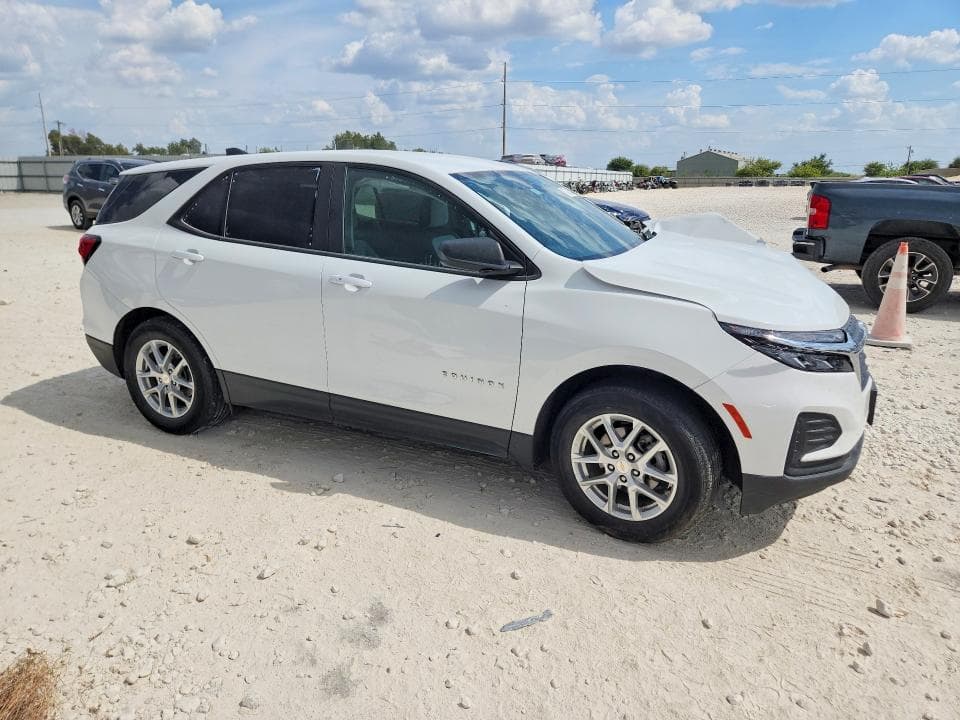 2022 CHEVROLET EQUINOX LS 4
