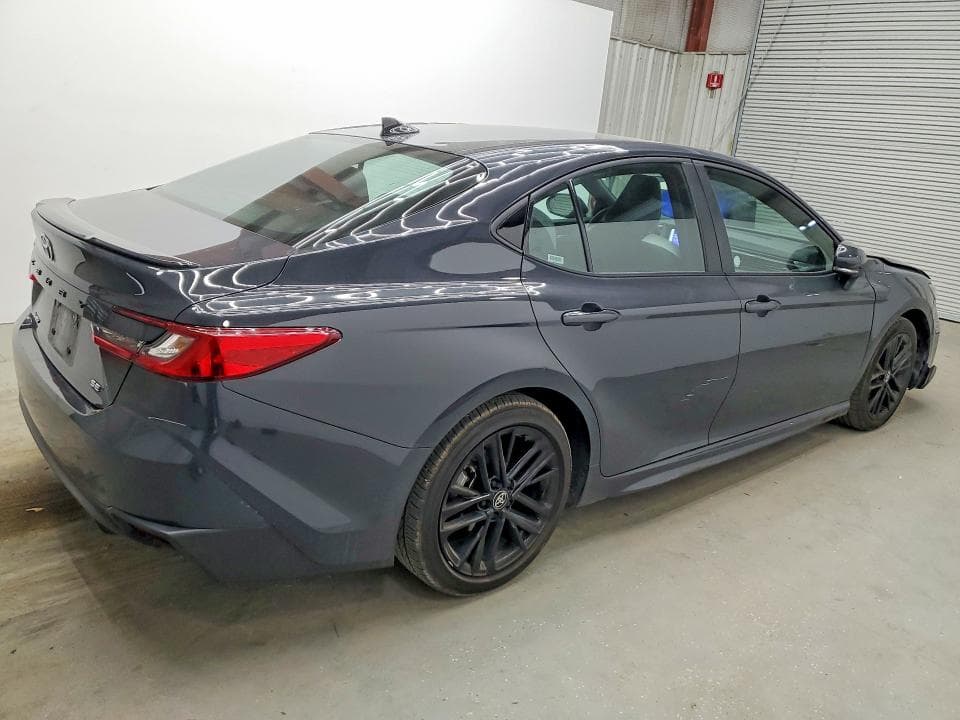 2025 TOYOTA CAMRY SE 3