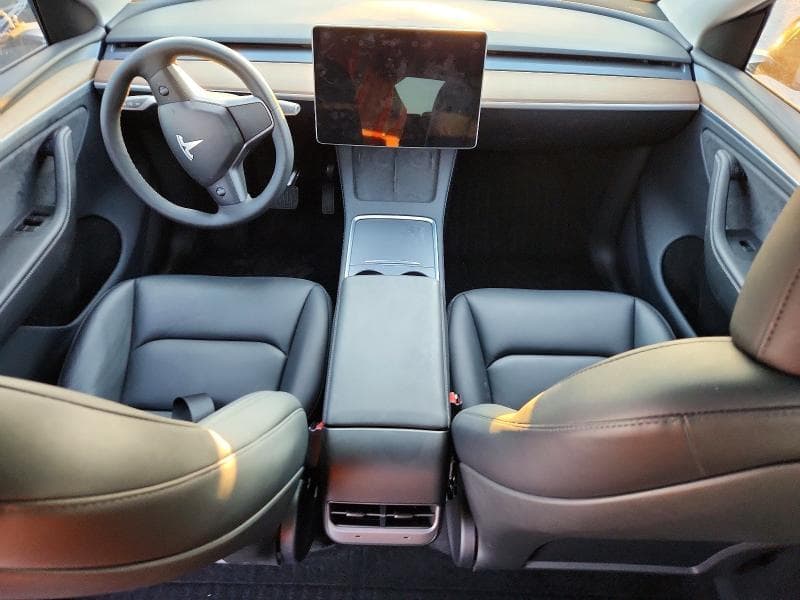2025 TESLA MODEL Y 8
