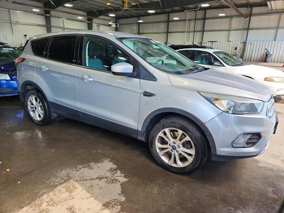 2017 FORD ESCAPE SE 4