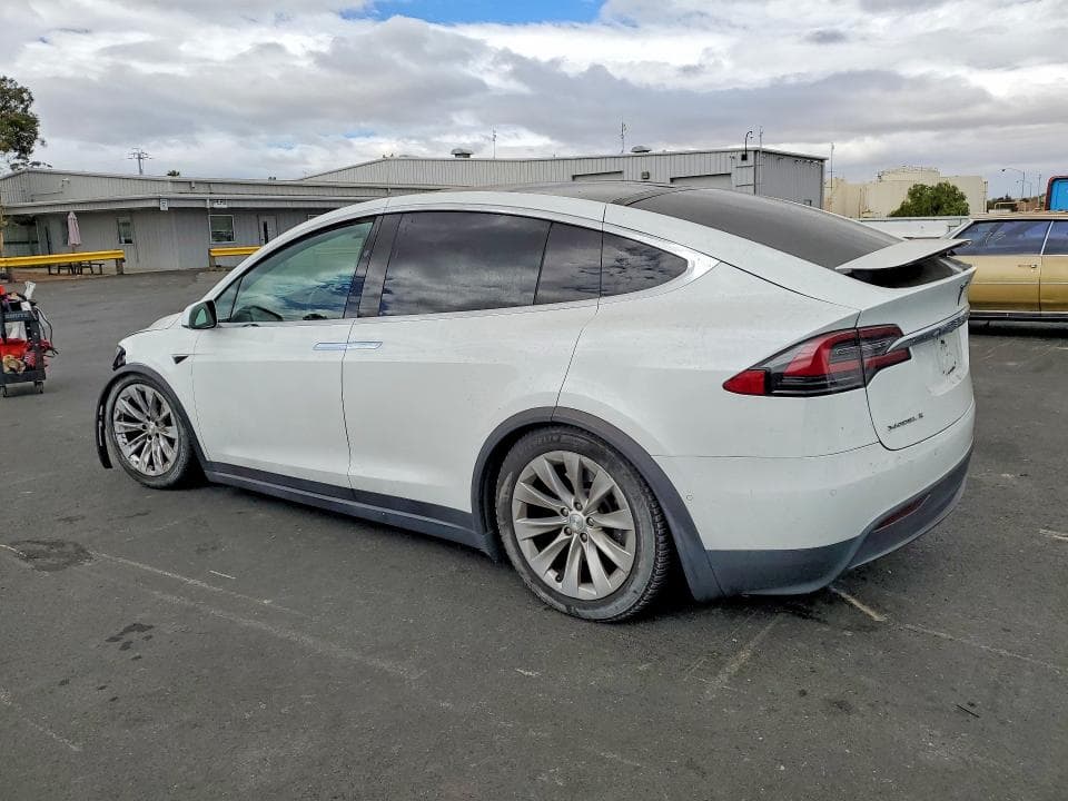 2018 TESLA MODEL X 2