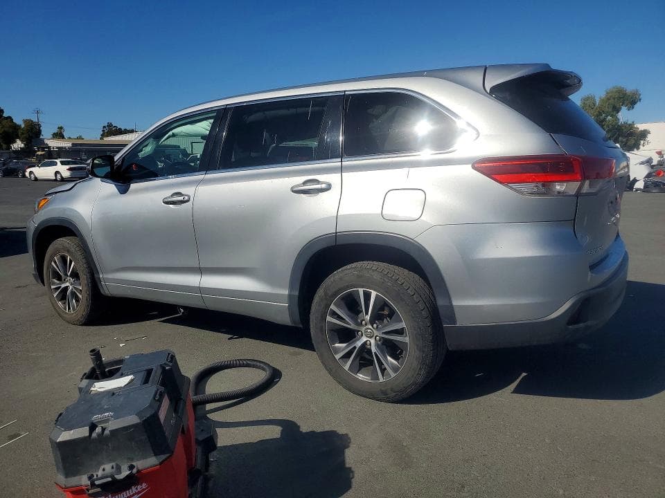 2018 TOYOTA HIGHLANDER LE 2