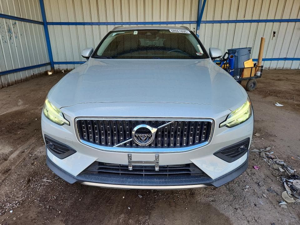 2020 VOLVO V60 CROSS COUNTRY T5 MOMENTUM 5