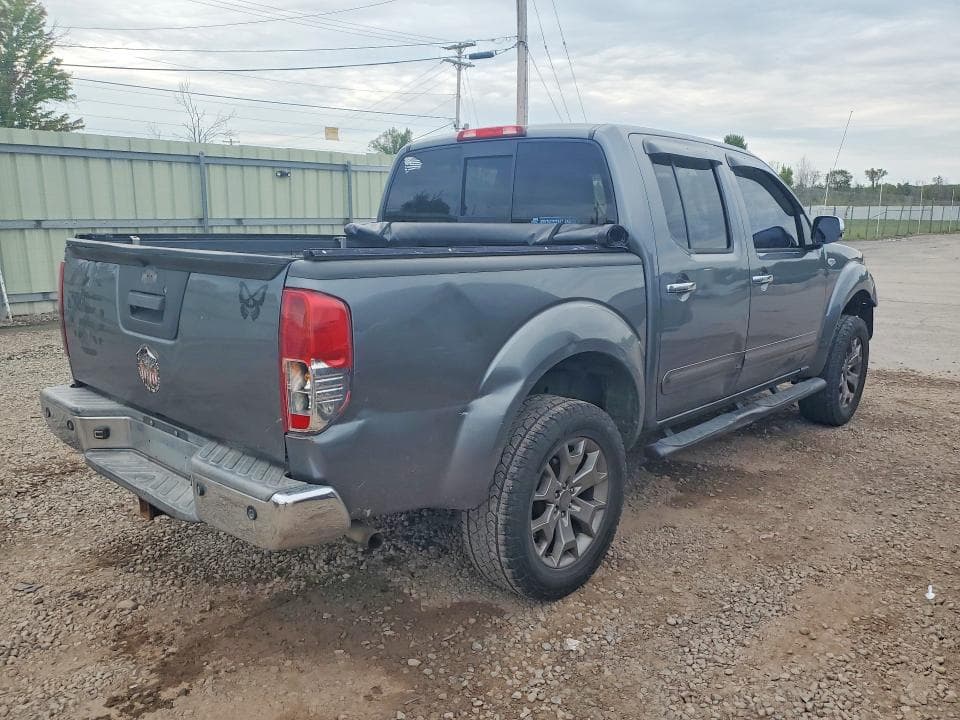 2017 NISSAN FRONTIER SL 3