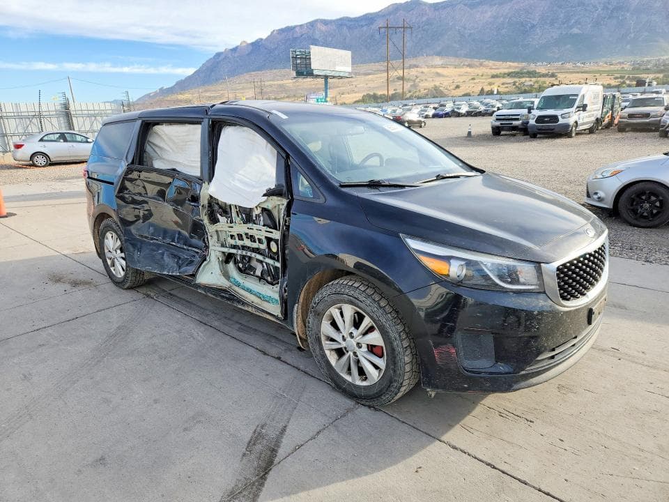 2017 KIA SEDONA LX 4