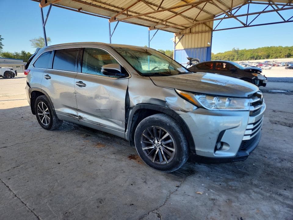 2017 TOYOTA HIGHLANDER XLE 4