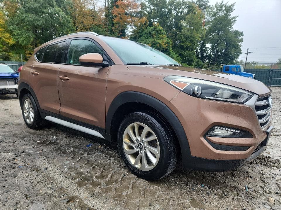 2017 HYUNDAI TUCSON SE 4