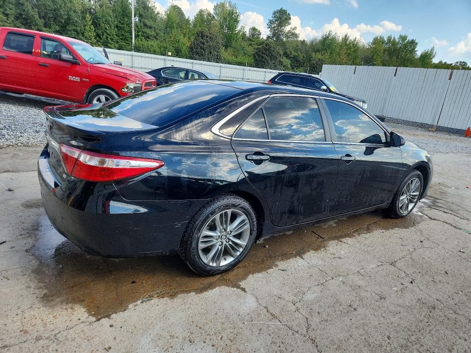 2017 TOYOTA CAMRY SE 3