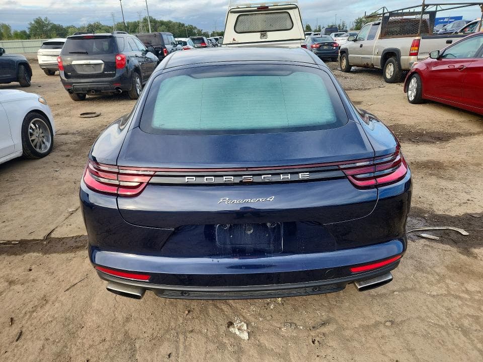 2018 PORSCHE PANAMERA 4 6