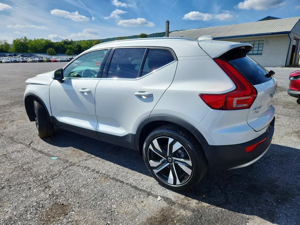 2024 VOLVO XC40 ULTIMATE 2