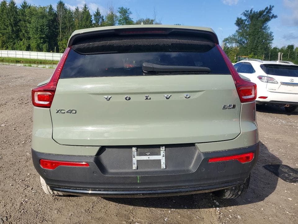 2024 VOLVO XC40 PLUS 6