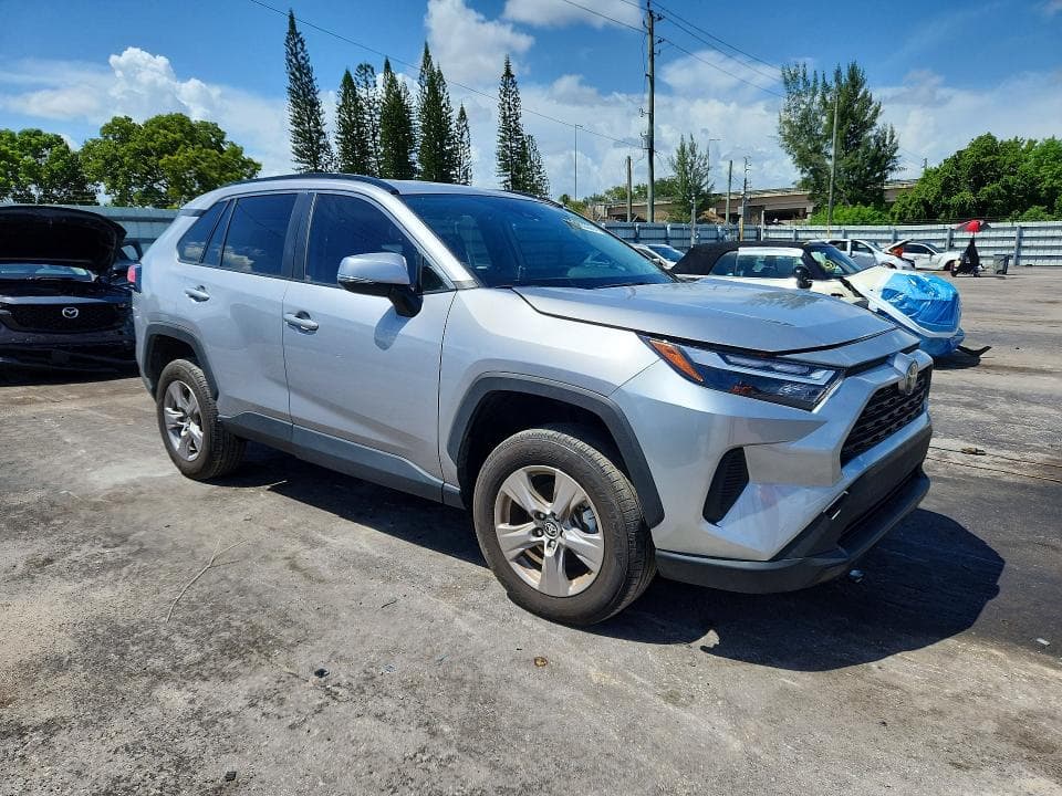 2025 TOYOTA RAV4 XLE 4