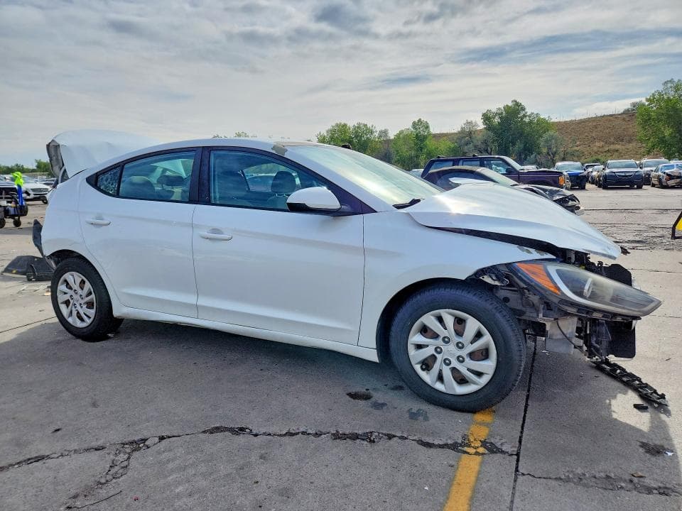 2017 HYUNDAI ELANTRA SE 4