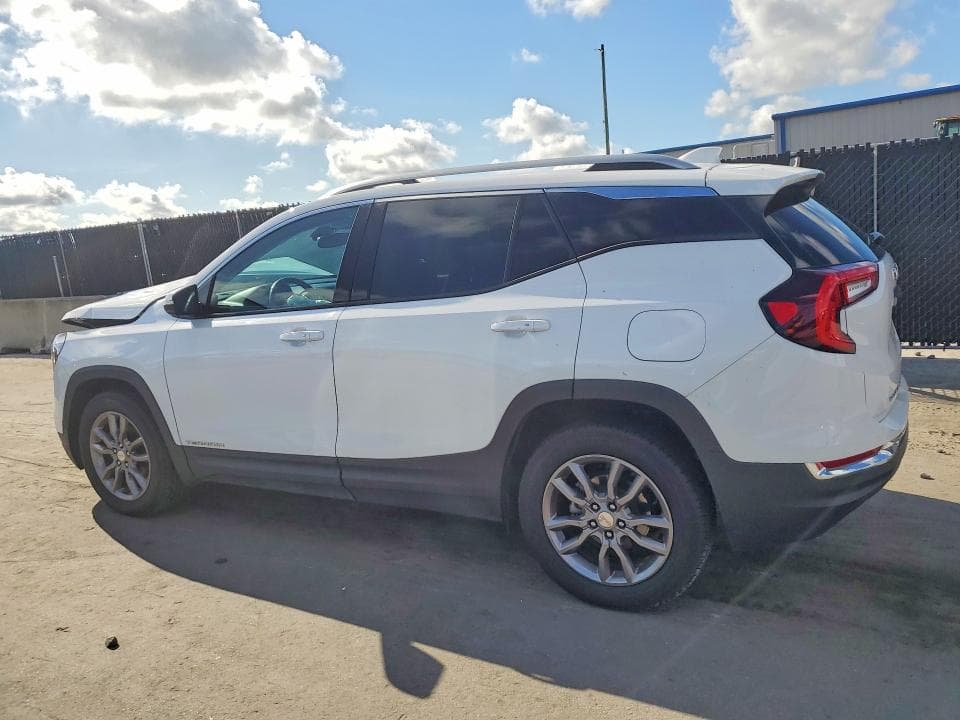 2024 GMC TERRAIN SLT 2
