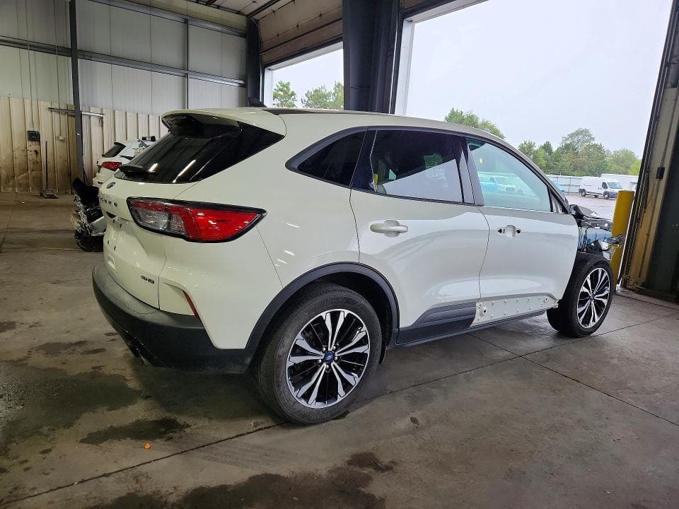2021 FORD ESCAPE SE 3