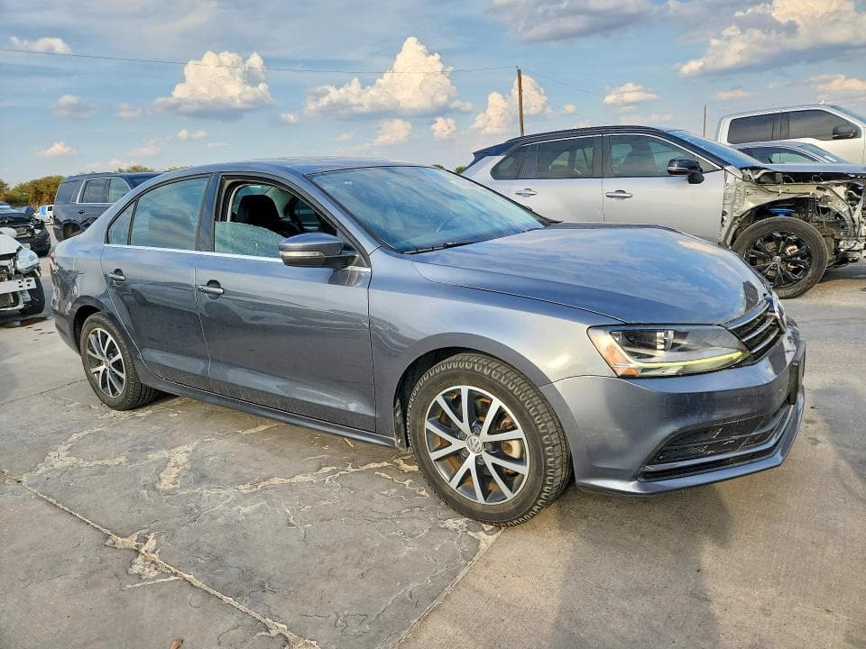 2017 VOLKSWAGEN JETTA SE 4
