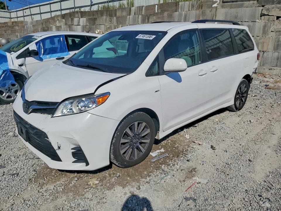2018 TOYOTA SIENNA LE - 1