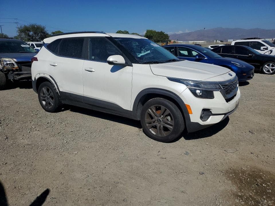 2021 KIA SELTOS S 4