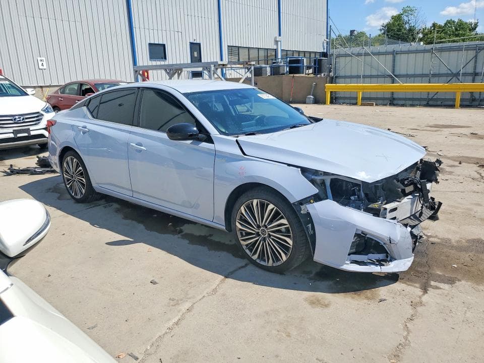 2023 NISSAN ALTIMA SR 4