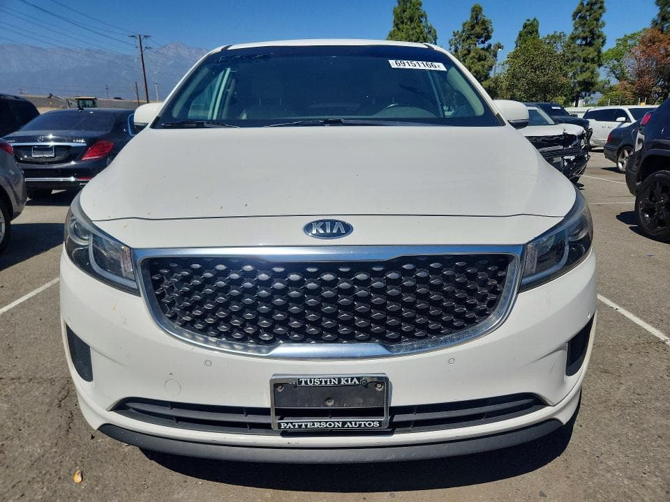 2017 KIA SEDONA LX 5
