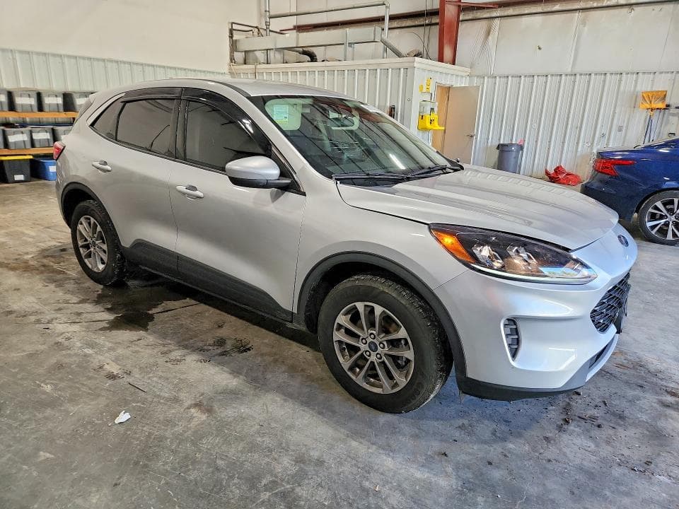 2020 FORD ESCAPE SE 4